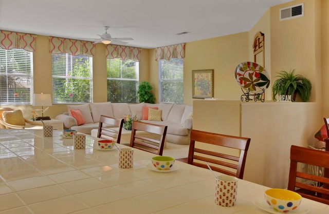 Spacious Oceanside Executive Home Close to beach