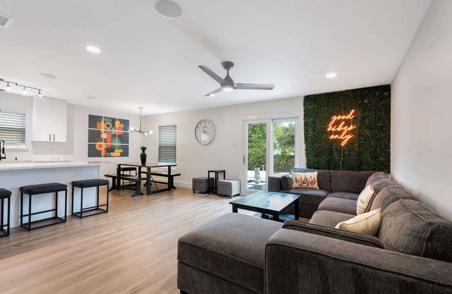 Spacious & Open S Austin Home - Good Vibes Getaway