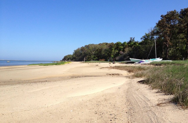 Spacious Orleans Apartment With Private Beach Access