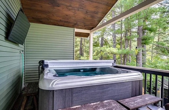 Spacious Ossipee Waterfront House Perfect for Activities & Entertainment