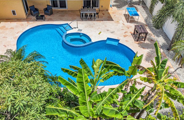 Spacious Palm Paradise Retreat -Heated Pool East Delray - Near The Beach- 4/3