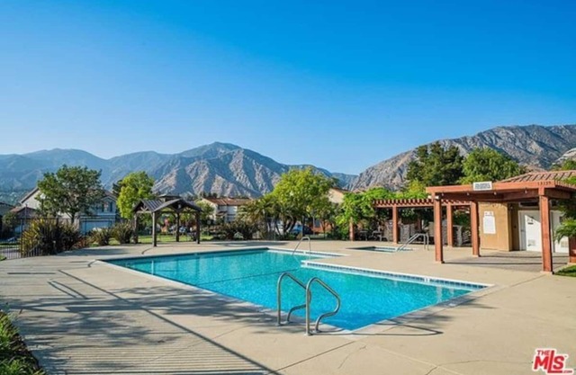 Spacious & Peaceful 4 bedroom Mountain House near Studios, Hiking and Hollywood