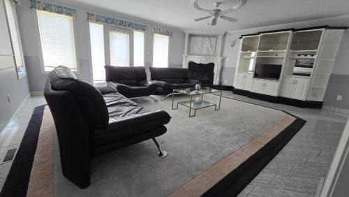 Spacious, Peaceful & Perfectly Located - 4BR,3BA