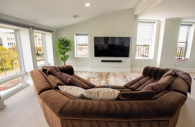 Spacious PennStation Downtown Penthouse W/Parking