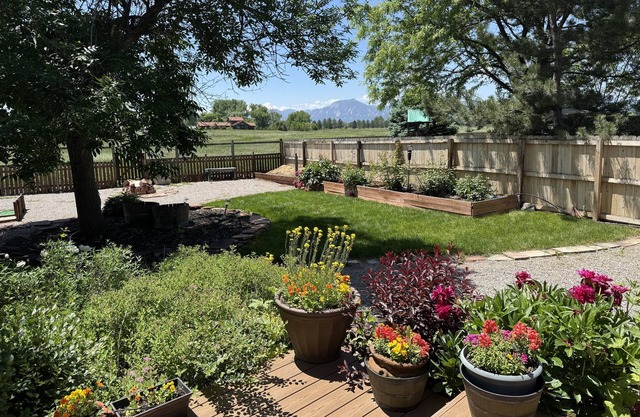 Spacious & Private Boulder Retreat w/Mountain View