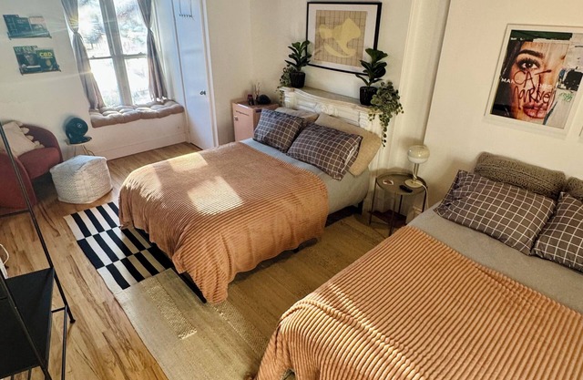 Spacious Private Bushwick Bedroom - Close to Subways,Manhattan & Pet-Friendly!