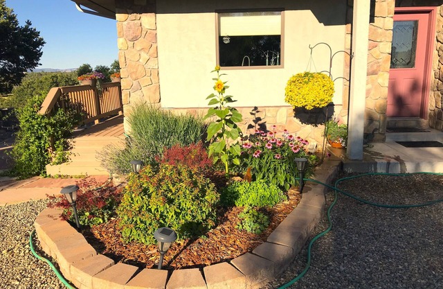 Spacious Private Guest House, full kitchen, large deck, 15 minutes to Mesa Verde