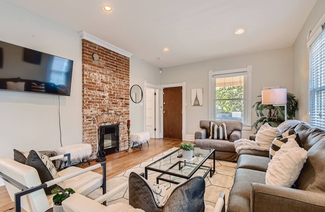 Spacious private home in Lohi, Great Location, Large Backyard, Gameroom, Garage