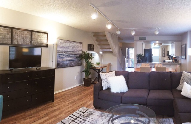 Spacious, Quiet, Comfortable Townhome-Walkable to everything in the Village