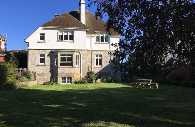 Spacious, quiet location, beach few mins, big garden, prices flexible