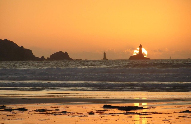 SPACIOUS RENTAL FOR 10/12 PERS: 2 EQUIPPED KITCHENS; GARDEN CLOS AND VERANDA