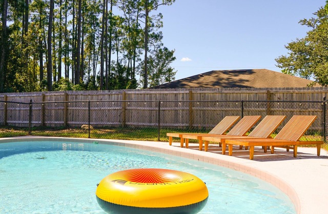 Spacious Retreat: Heated Pool, Near Top Beaches