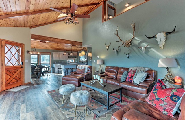 SPACIOUS RETREAT ON PRIVATE 4 ACRES WITH TREEHOUSE, SWINGS AND MORE!
