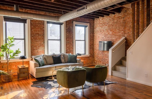 Spacious Retreat w Private Roof Deck Walkable to ALL