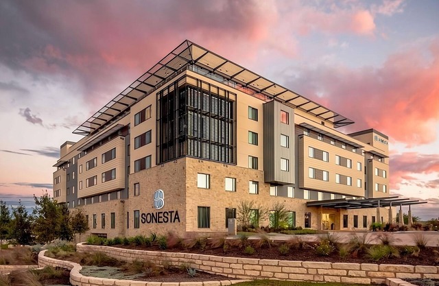 Spacious Room w/Relaxing Outdoor Pool, Rooftop Bar, & Modern Amenities