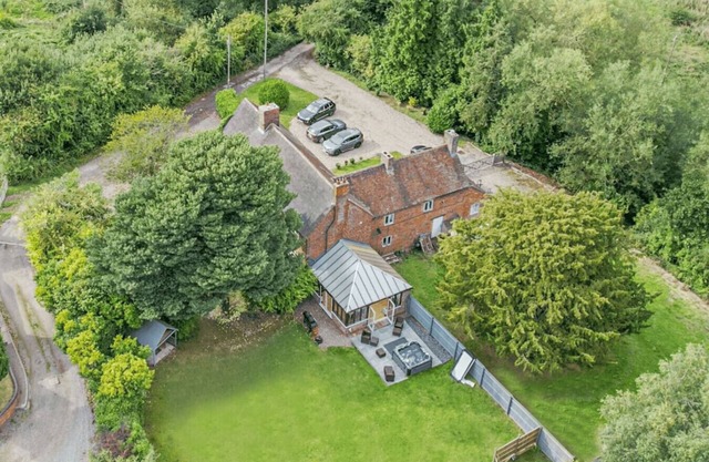 Spacious rural escape for groups & families