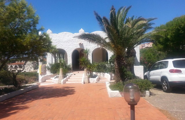 Spacious sea view villa 3 minutes from the beach