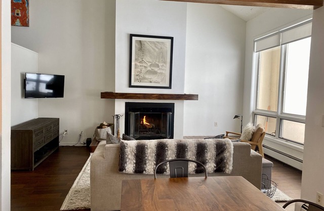 Spacious Ski House, Minutes to Vail & BC, Mountain & Golf Views, Pet-Friendly