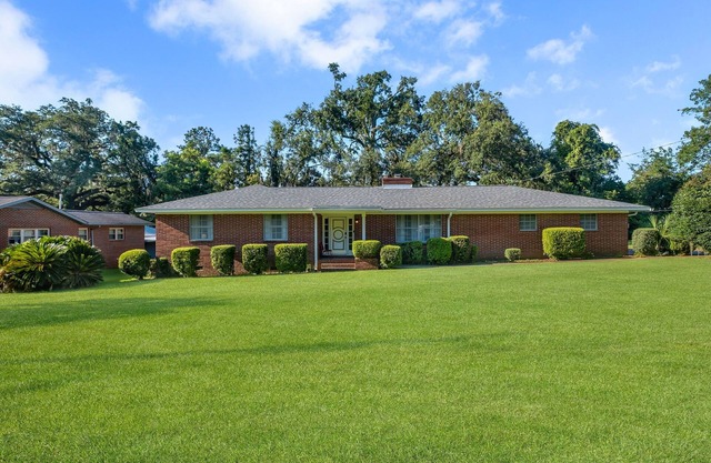 Spacious Stay Steps from FAMU – Ideal for Groups