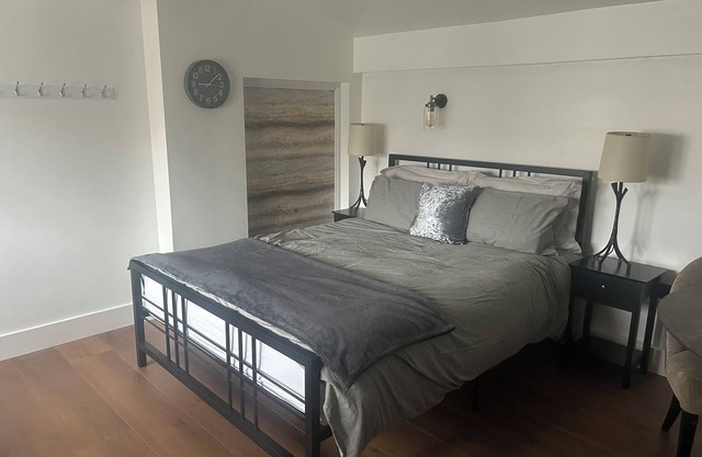 Spacious studio. Free EV charging. Close to Harry Potter & fast trains to Euston