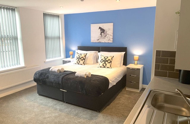 Spacious Studio Apartment Hanley