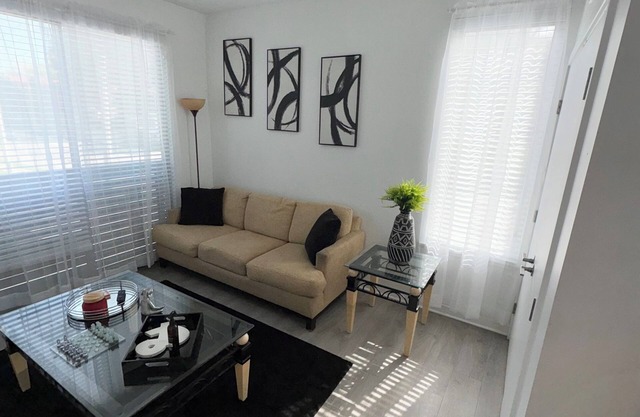 Spacious Studio Living with Lounge Space — Close to Downtown & Hospitals!