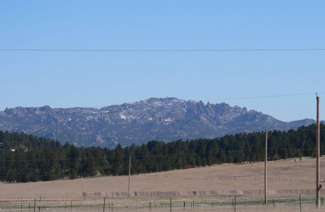 Spacious studio outside Custer with WiFi, and AC on paved road. UNIT 1-left side