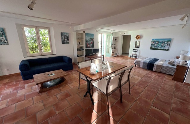 Spacious studio within walking distance of the village of Montauroux