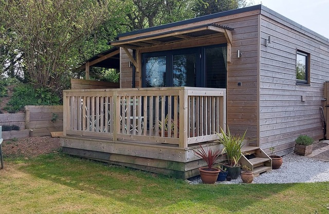 Spacious, stylish hideaway in SE Cornwall - 10mins from the beach!
