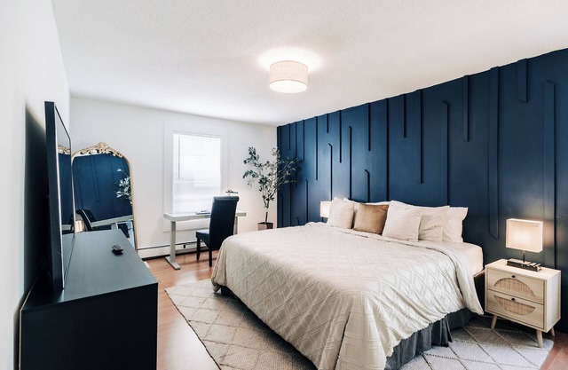 Spacious & stylishly decorated in the heart of St Paul by Summit/Hamline