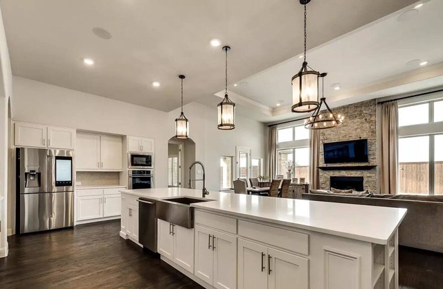 Spacious Suburban Sanctuary House with Huge Backyard