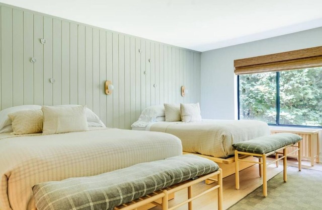 Spacious Suite for Groups l Bluebird Lake Placid l Sleeps 4