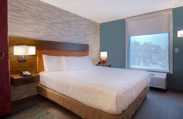 Spacious Suite w/Sustainable Touches Close to Convention Center