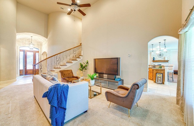 Spacious Texas Retreat w/Community Pool