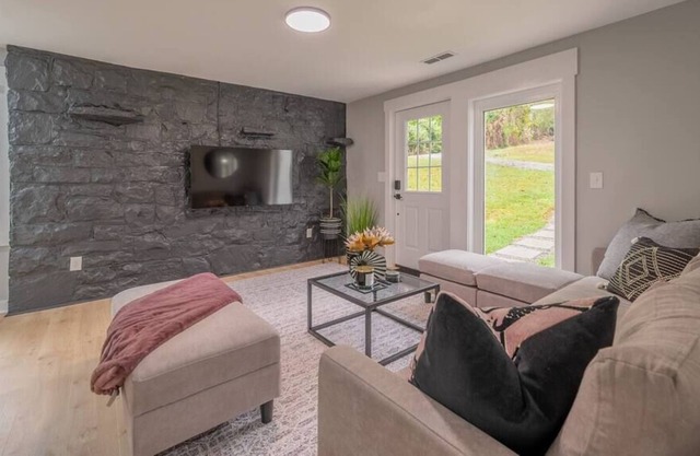 Spacious Three Bedroom Suite - Peaceful Setting