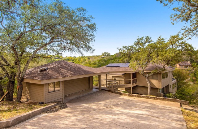 Spacious, three-story lakefront home with deck, kitchen & pools - dog-friendly