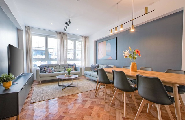 Spacious Touristic Apartment Close to City Center