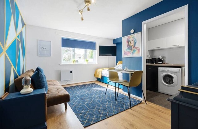Spacious & trendy studio apartment in Maidstone