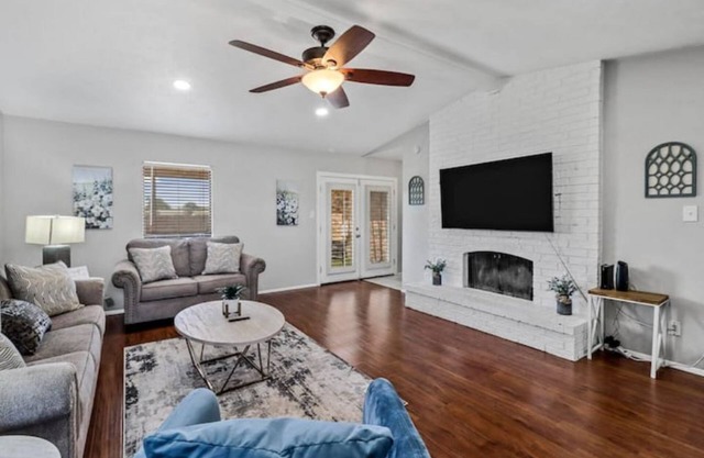 Spacious Updated Carrollton 3BR