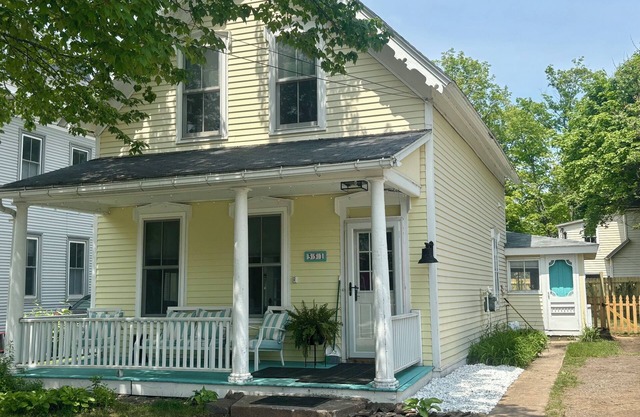 Spacious updated home near Lake Superior walk to restaurants, breweries, beach