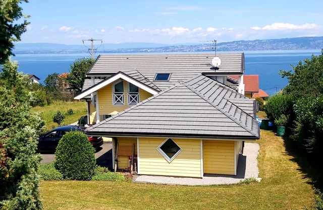 Spacious vacation home villa with fantastic lake views