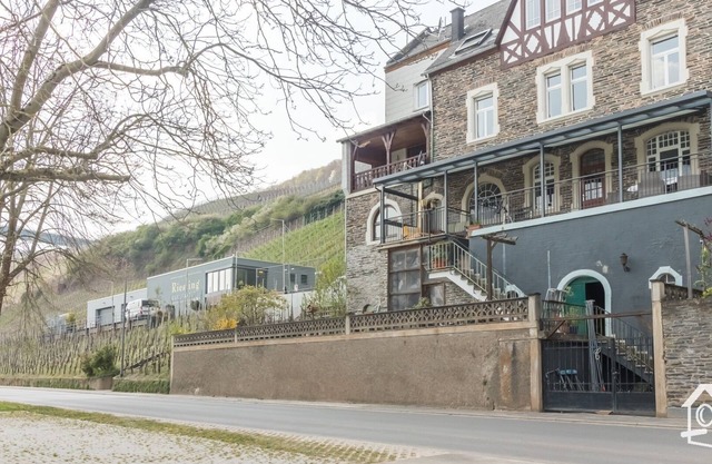 Spacious vacation home with Moselle view, 8 pers., 3 bathrooms, free of charge. Public transport ticket