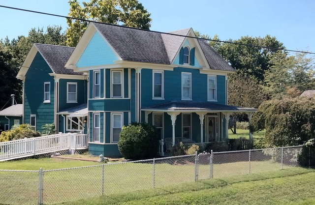 Spacious Victorian close to everything in RH - Wheelchair friendly. Sleeps 11