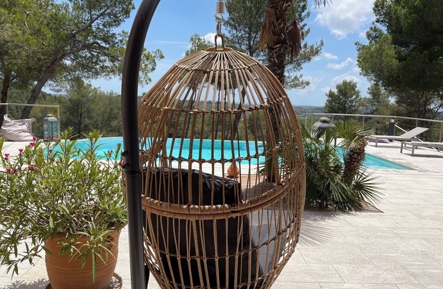 Spacious villa with swimming pool and beautiful view