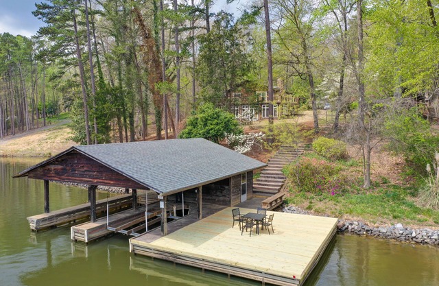 Spacious Waterfront Hyco Lake Retreat w/Dock!