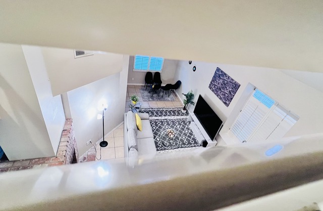 Sparkling Modern Getaway home with Pool