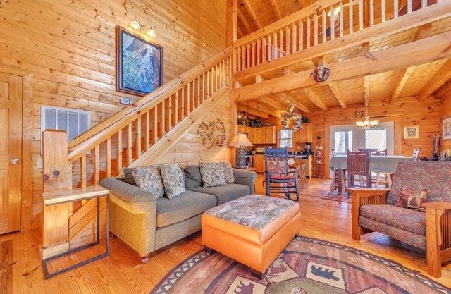 Sparrow's Nest 2 Bed Cabin located in Peaceful Gated Community with lake access
