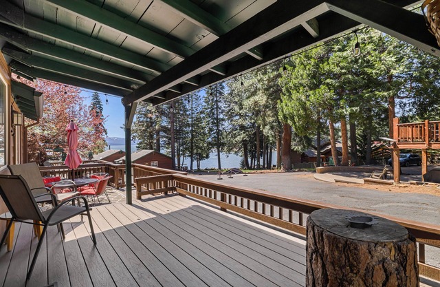 *Special* Cozy Lakeside~Lake Almanor~BoatRamp~Pets~Family Fun