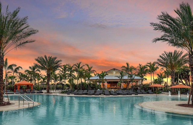 Special Offers! Amenity-rich Naples Villa w/Pool near Golf & Beaches