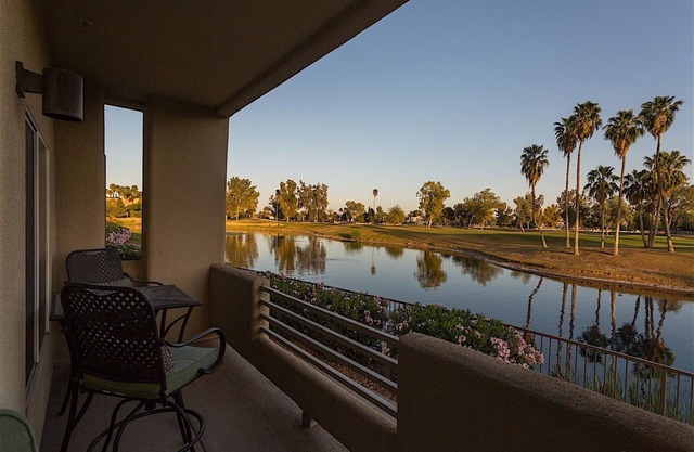 Spectacular 2 BR Condo/Arrowhead Gold Condo